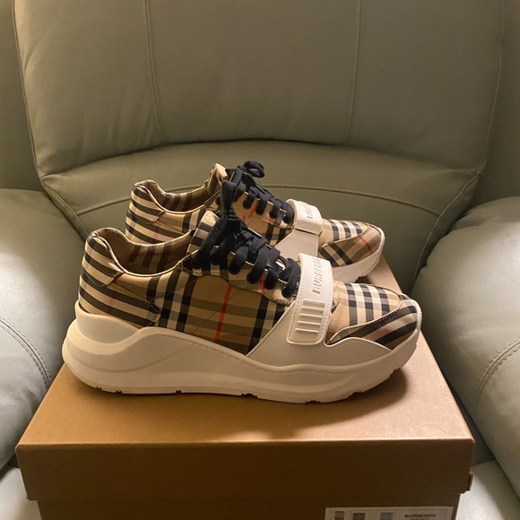 Burberry sneakers - Picture 4 of 10